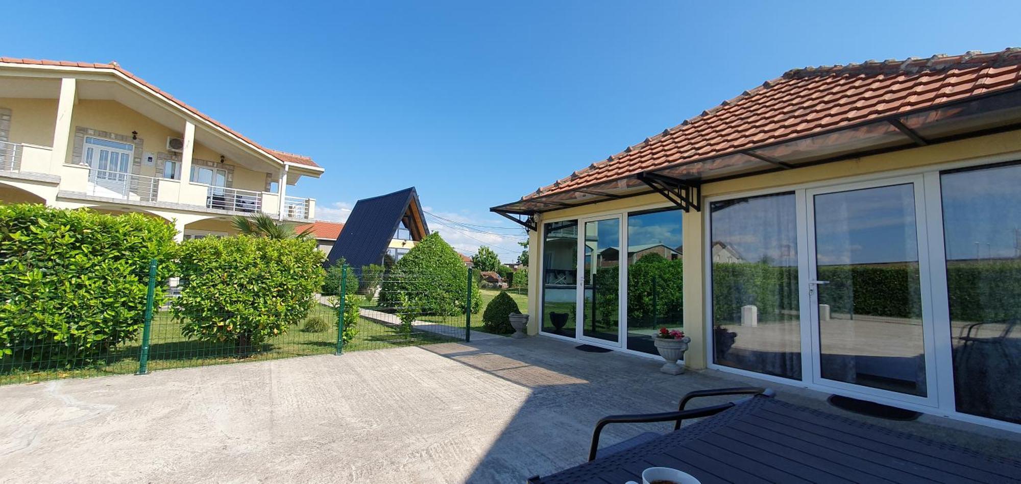 Cozzy Apartment Near The Aiport Podgorica Exterior photo